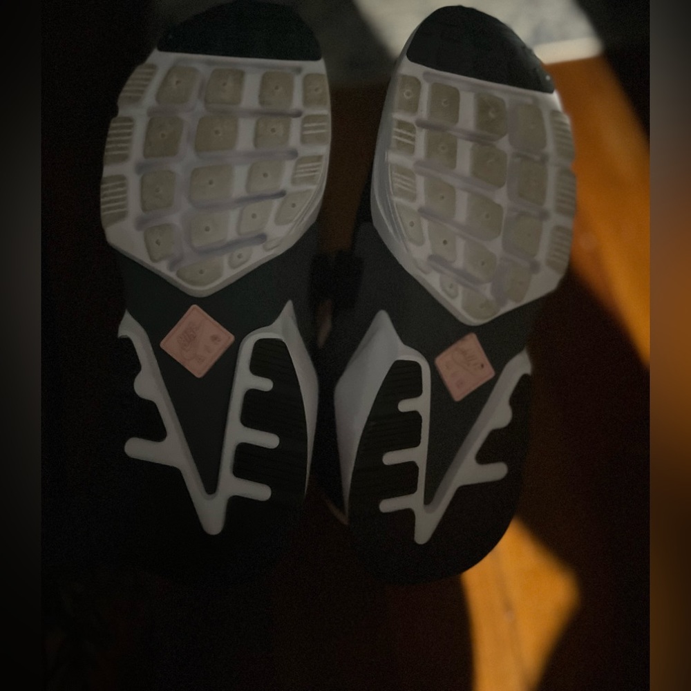 Women's Nike Sneakers - Picture 3 of 4